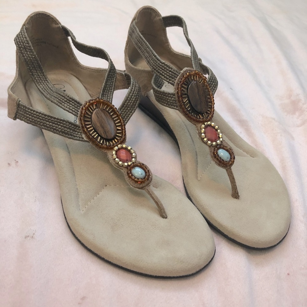 🎈3/$20🎈NWOT Beaded Shoes